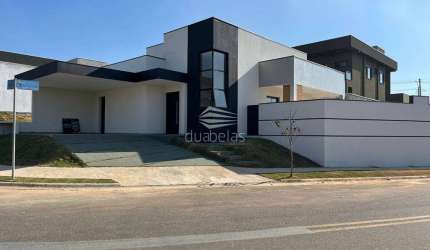 Casa de Condomínio com 3 quartos à Venda