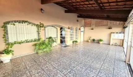 Ótima casa de 04 dormitórios à venda no Vale do Sol.