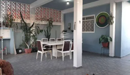 Ótima Casa de 04 dormitórios na região Norte