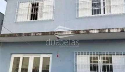 Vende-se Um Sobrado em rua Publica.