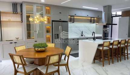Vendo belíssima casa próximo ao Shopping Jardim Oriente.