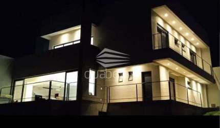 Uma Linda Casa no Colinas Parayba.