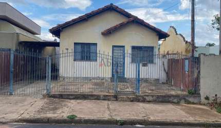 Casa à Venda em São Carlos: 4 Dormitórios por R$320.000