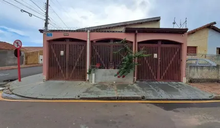 Casa à Venda em Vila Prado - 3 Dormitórios, 145m² por R$460k