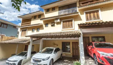 Casa em condomínio fechado com 3 quartos à venda na Rua General Rondon, 1489, Tristeza, Porto Alegre por R$ 580.000