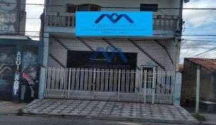 Excelente Casa com Salão Comercial à Venda