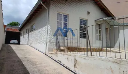 Excelente Casa Térrea à Venda no Bairro Jardim Simus