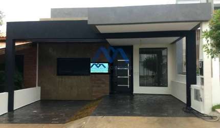 Belíssima Casa Térrea à Venda em Condomínio