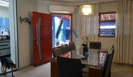 Linda Casa Térrea à Venda no Bairro Piazza di Roma II