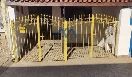 EXCELENTE CASA À VENDA - COM EDÍCULA!