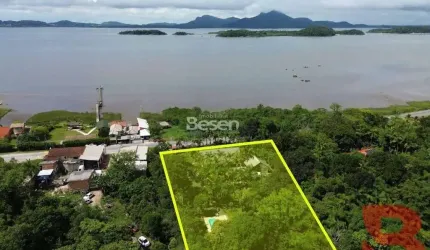 LINDA CHÁCARA COM PISCINA LOCALIZADA NA VILA DA GLORIA/SC