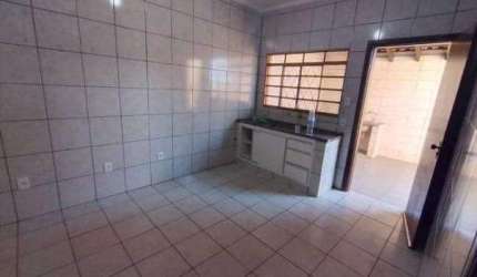 Casa com 2 dormitórios para alugar- Jardim Vânia Maria - Bauru/SP