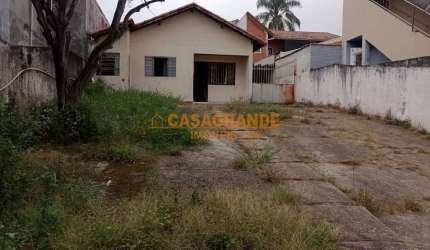Casa + Edícula com 04 Quartos, 200m² no Jardim Satélite - SJC