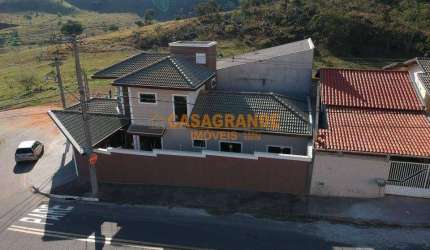 Casa com 03 quartos, 200m² no Jardim Santa Júlia SJC