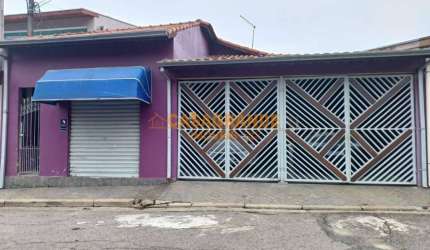 Casa com  03 quartos, Ponto comercial e 01 edícula nos fundos