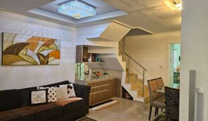 UM EXELENTE SOBRADO EM CONDOMINIO FECHADO