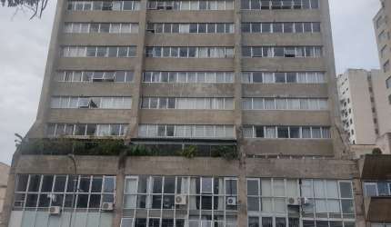 Apartamento Centro com ampla sacada de 15, metros