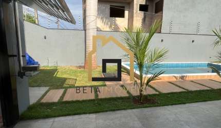 Casa com chacara de lazer