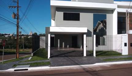 Sobrado no Jardim Monções