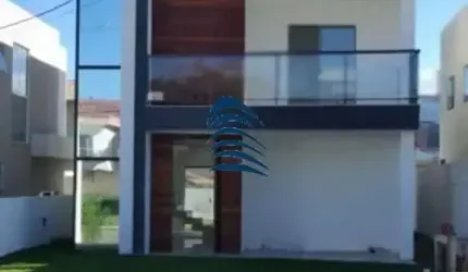 EXCELENTE CASA EM ABRANTES COM TRÊS SUÍTES E UMA ÓTIMA LOCALIZAÇÃO