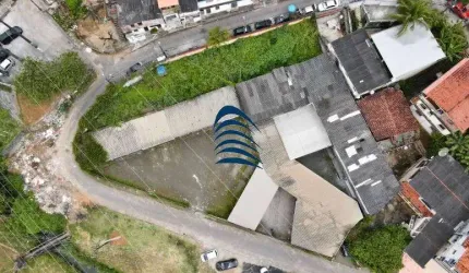 Galpão na Bonocô Localizado estrategicamente na Avenida Bonoco, oferece uma excelente oportunidade para empresários de diversos setores e investidores