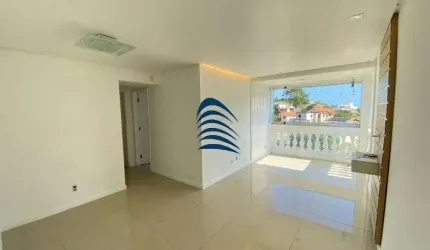 Cobertura em Patamares, com 3 quartos, área gourmet, melhor posição nascente de frente para lagoa, 180 M2, 03 banheiros, 2 vagas de garagem coberta