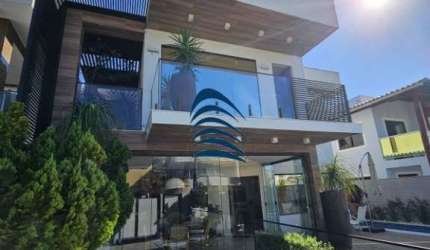Esplendida casa duplex em Lauro de Freitas  Cinematográfica Mansão no condomínio UNIVILLAS com localização privilegiada a apenas 3 minutos do Shopping Parque Bahia em Lauro de Freitas