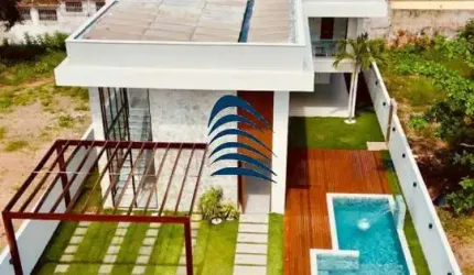 Casa de Luxo em Guarajuba com 8 Suítes e 320m², Próxima à Praia