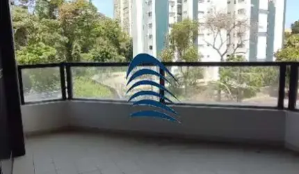 Lindo Apartamento  no Itaigara  4/4 e 2 suítes  211m2  Suíte master com banheira 3 vagas cobertas