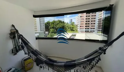 Apartamento no STIEP com 76,57m2, 3/4 com suíte, banheiro social, cozinha com armários, varanda fechada com reiki, andar baixo, posição solar Norte/sul