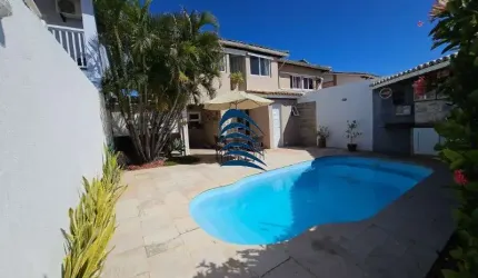 Magnífica casa em Condomínio - Praia do Flamengo   ? Terreno: 440m2 ? Área construída: 260m² ? Nascente