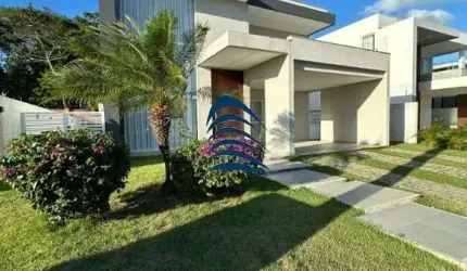 Casa à Venda ? Alphaville Litoral Norte 3  Belíssima casa com design moderno, ambientes amplos e excelente integração com a área verde.