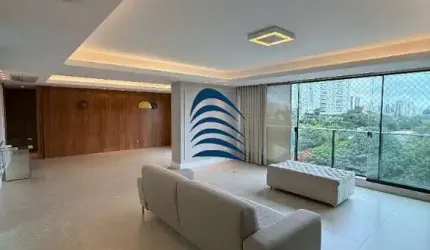 Apartamento incrível com 180m² de área total, fruto da integração de duas unidades em um único andar. São 3 suítes, incluindo uma master com closet, projeto assinado pelo arquiteto Flávio Moura.