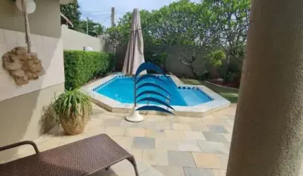 Casa com 05 suítes em Vilas do Atlântico