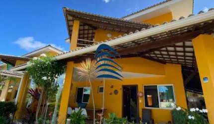 Casa 193m com 3 suítes, lavabo, sala com dois ambientes, cozinha ampla, despensa, área de serviço, varanda gourmet, jardim, placa solar. Quartos no segundo pavimento. Não tem quarto no térreo