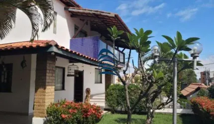 Casa em Piatã, pronta pra morar, 05 quartos sendo 02 suítes, 100 m da praia de Piatã