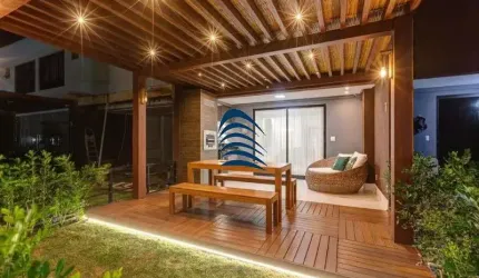 Excelente casa 3/4 sendo uma suíte, em Patamares!   Fica num village de 8 casas na Avenida Tamburugy, finamente decorado