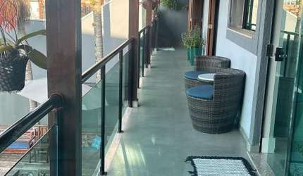 LINDA CASA ASSOMBRADA 400M2