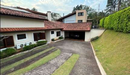 Ótima casa em Atibaia 7 dormitórios
