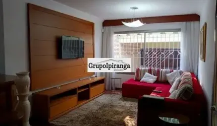 Sobrado a 450 m do metro Santos Imigrantes, com 3 dormitórios sendo 1 suíte, quintal e 2 vagas de garagem.