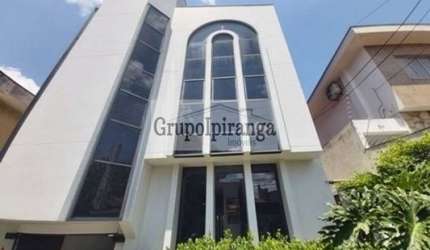 Prédio comercial a 850m do metrô Sta Cruz e Klabim, 675m² de área construída e 03 pavimentos com salas e garagens.