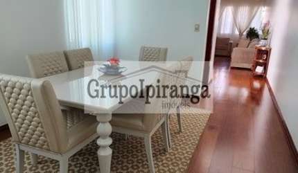 Sobrado com 4 quartos sendo 3 suítes, 4 Vagas, Quintal lateral e nos fundos.
