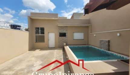 Linda casa em Boituva com Piscina, 2 dormitórios sendo 1 suíte e Garagem para 2 carros