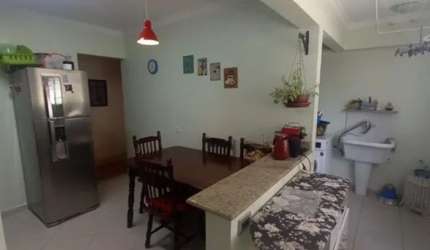 Apartamento 2 dormitórios, reformado, com armários e 1 vaga de garagem