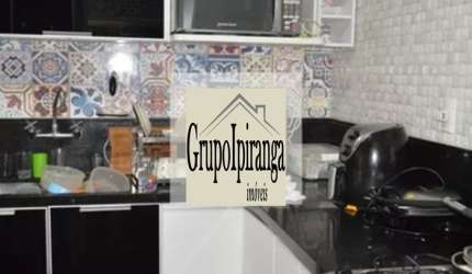 Casa em condomínio, com 3 dormitórios, sendo 1 suíte, depósito, Ar condicionado e 3 vagas de garagem.