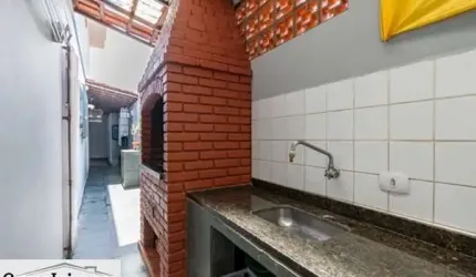 Sobrado  com  4 Quartos sendo 1 Suíte, 2 Vagas e Churrasqueira e muitos armários