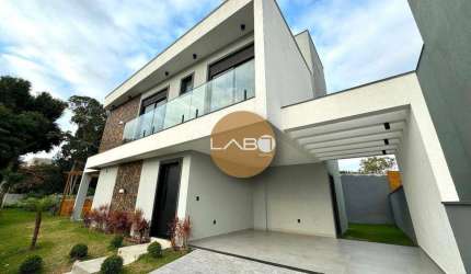 CASA A VENDA 3 SUÍTES PRÓXIMO A PRAIA