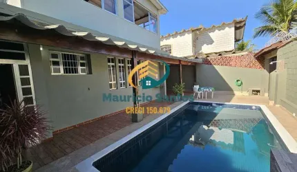 Casa em Mongaguá, bairro Jardim Marabá, vista para o mar, 4 dormitórios sendo 1 suíte, lazer com salão de jogos e piscina com cascata.