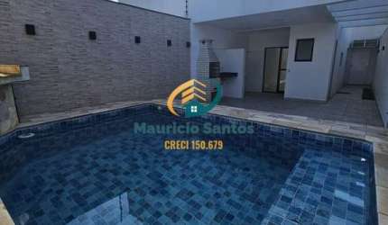 Sobrado Geminado em Mongaguá, bairro Jardim Aguapeú, próximo ao mar, excelente padrão e localização, 3 suítes com piscina e churrasqueira.