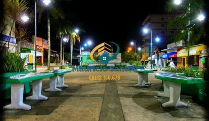 Apartamento em Mongaguá, bairro Centro, no coração da cidade!! 3 dormitórios sendo 1 suíte, ampla sacada para a praça central!!